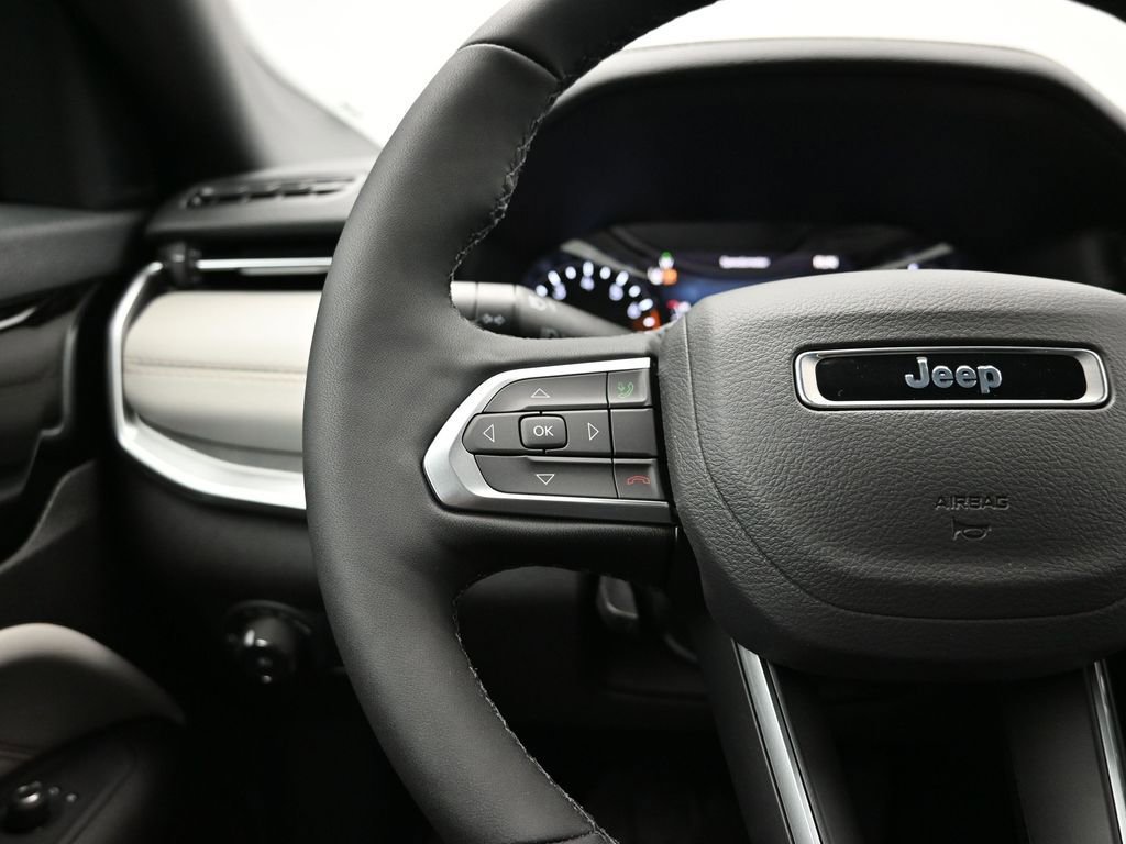 Used 2025 Jeep Compass Limited image 22