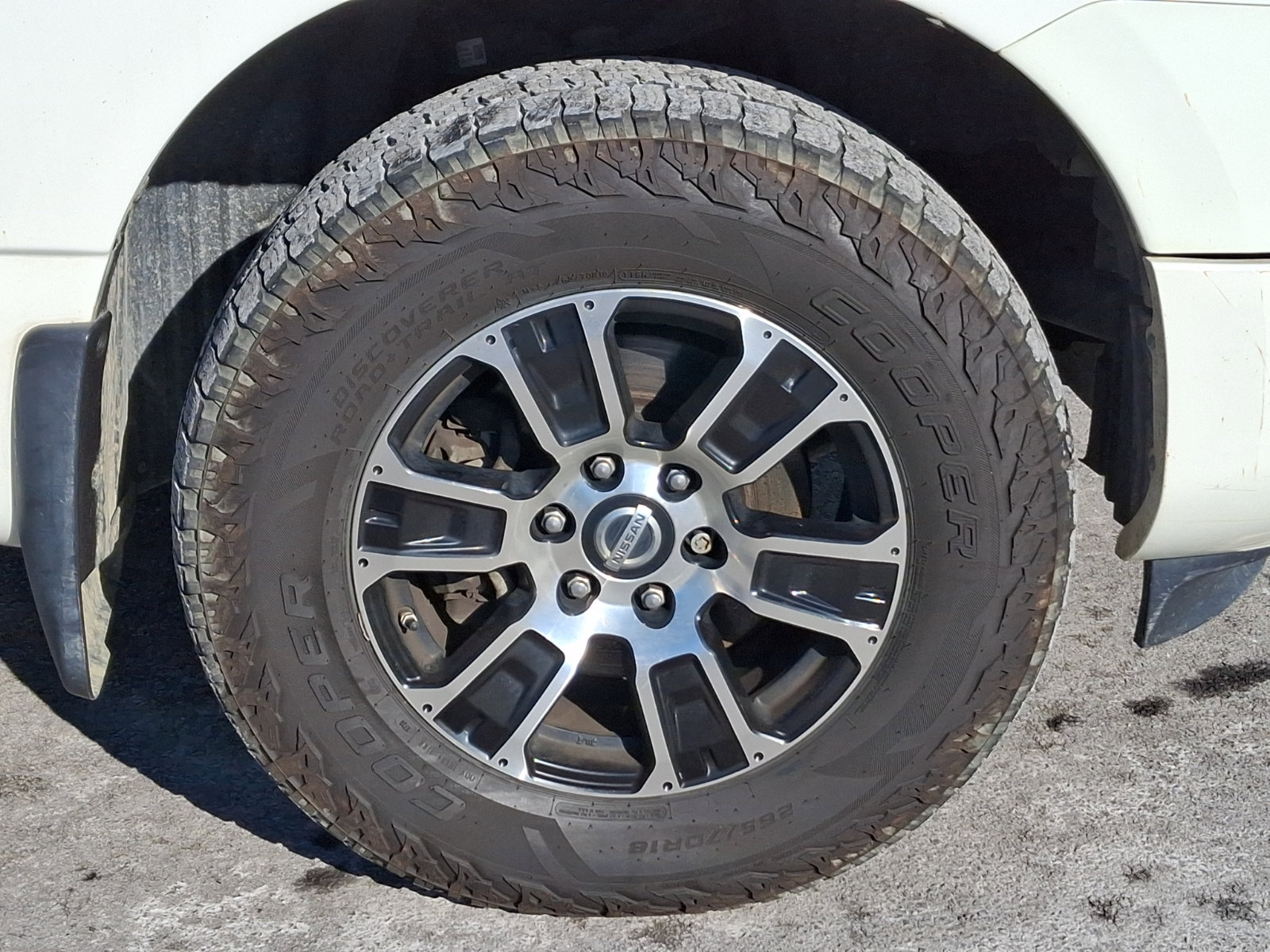 Used 2021 Nissan Titan SV w/ SV Convenience Package image 8