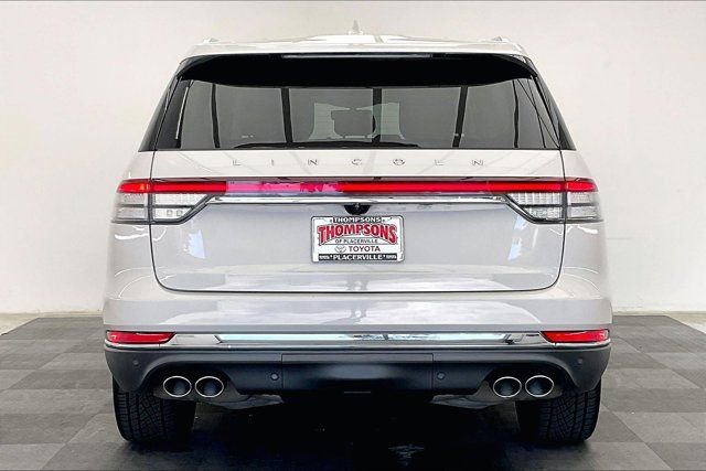 Used 2020 Lincoln Aviator Reserve w/ Equipment Group 202A image 3