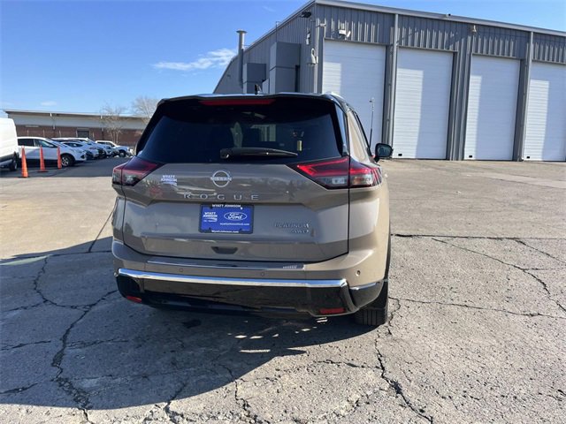 Used 2024 Nissan Rogue Platinum image 4