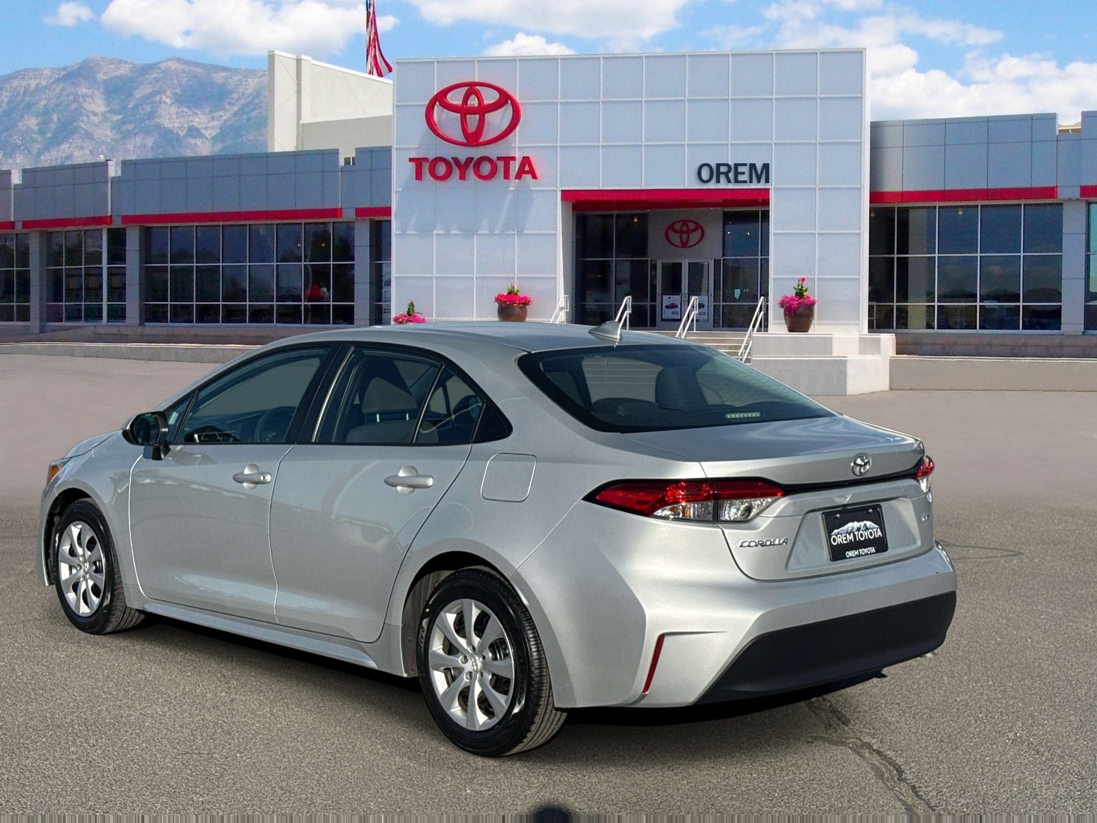 Used 2024 Toyota Corolla LE FWD image 5