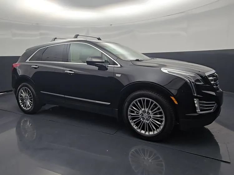 Used 2017 Cadillac XT5 Premium Luxury FWD image 2