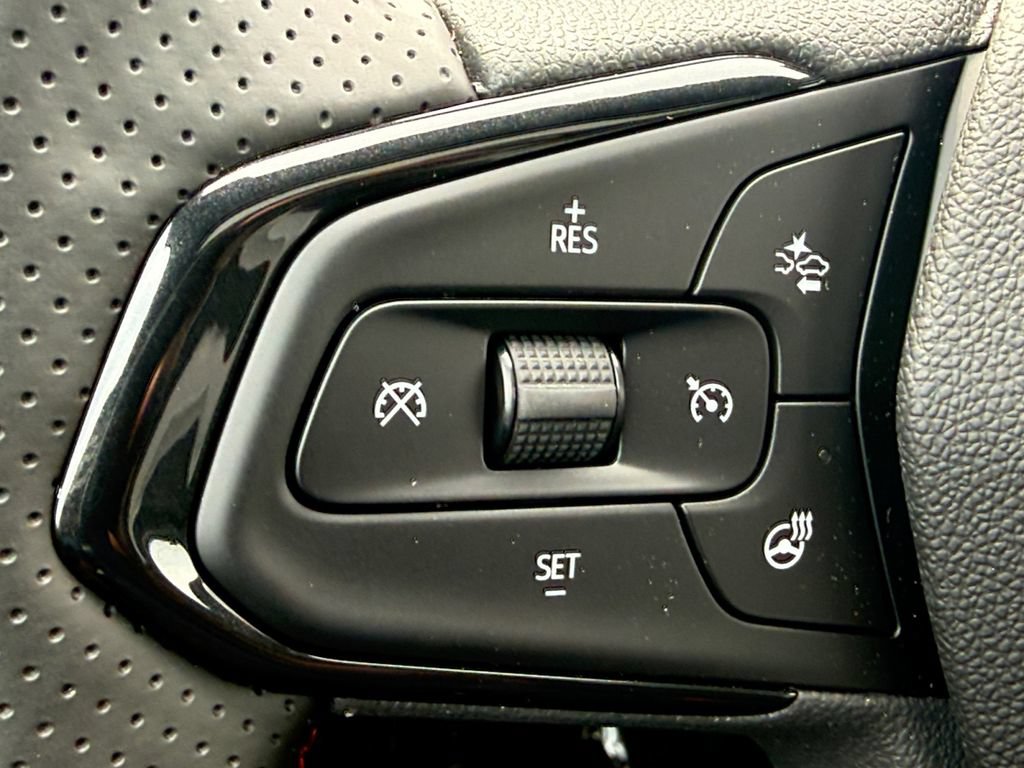 New 2026 Chevrolet Trax RS w/ Sunroof Package FWD image 20