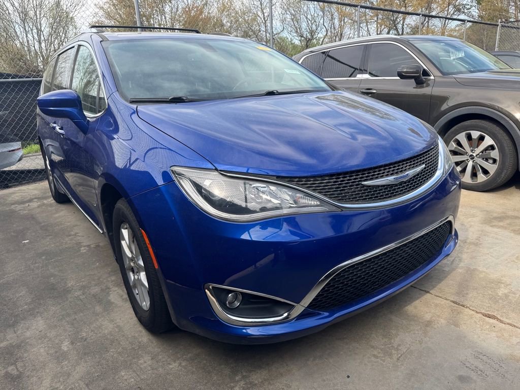 Used 2020 Chrysler Pacifica Touring-L image 1