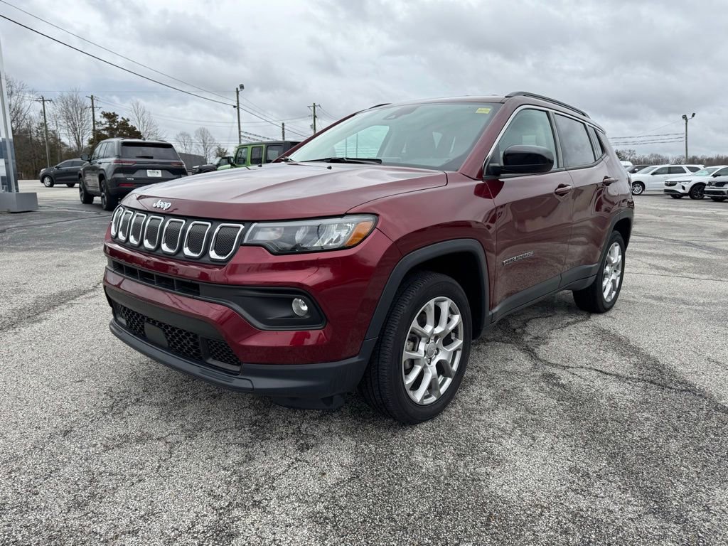 Used 2022 Jeep Compass Latitude image 1