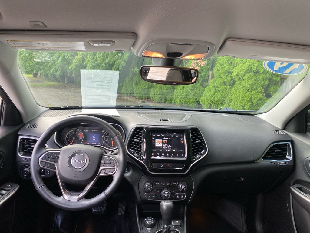 Used 2019 Jeep Cherokee Limited AWD/4WD image 18