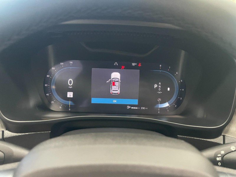 Used 2023 Volvo XC40 B5 Ultimate AWD/4WD image 18