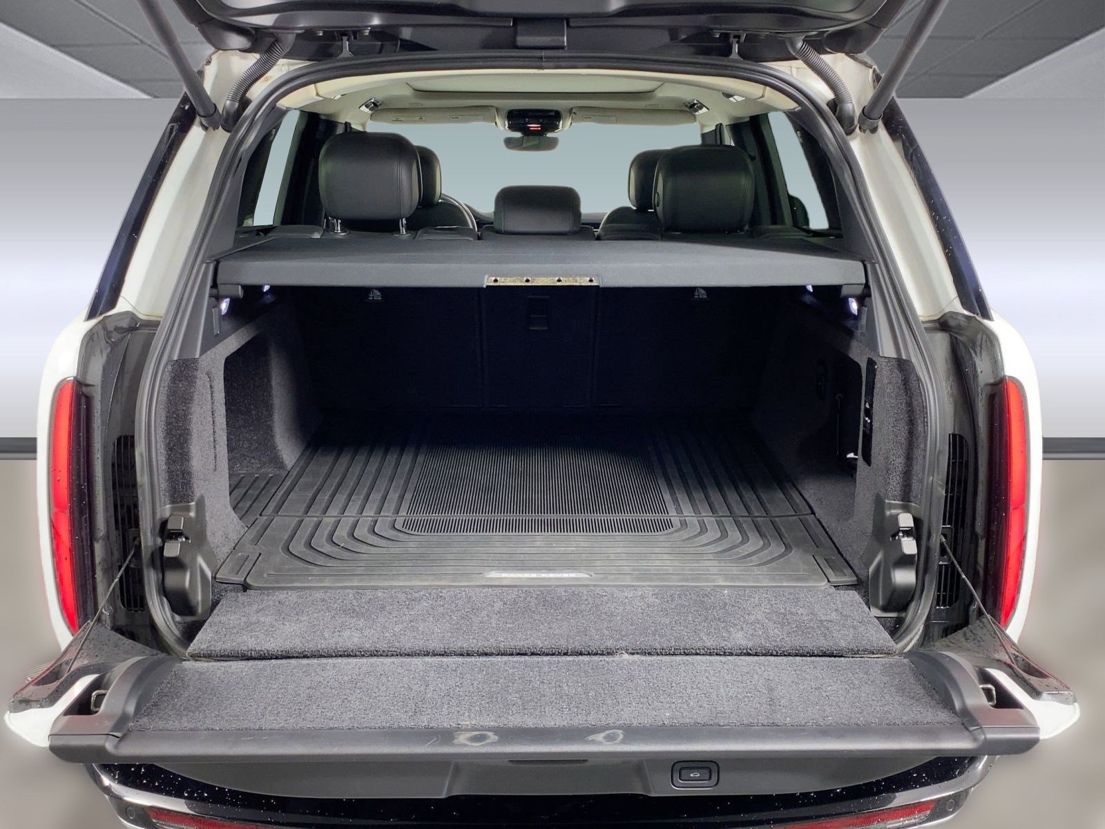 Used 2023 Land Rover Range Rover SE image 27