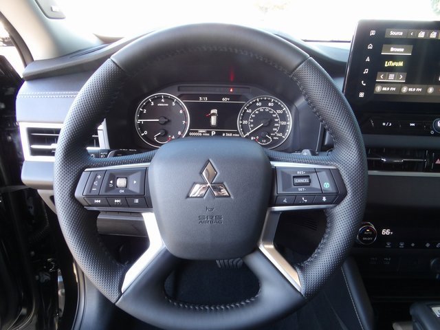 New 2025 Mitsubishi Outlander SE image 32