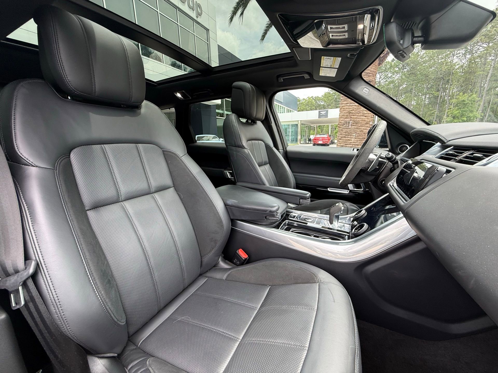 Used 2021 Land Rover Range Rover Sport HST image 30