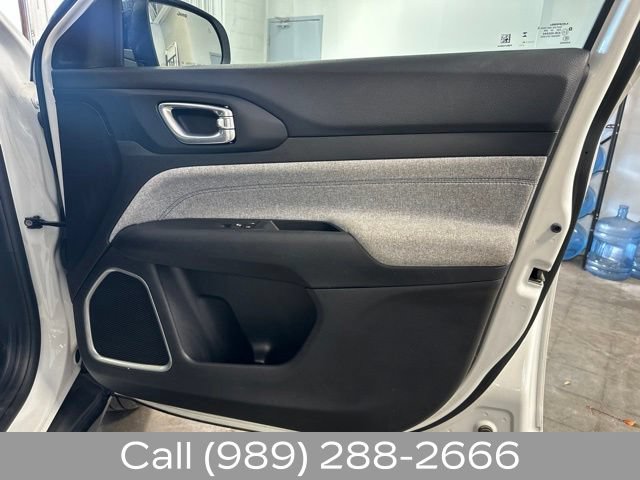 Used 2024 Jeep Compass Latitude AWD/4WD image 17