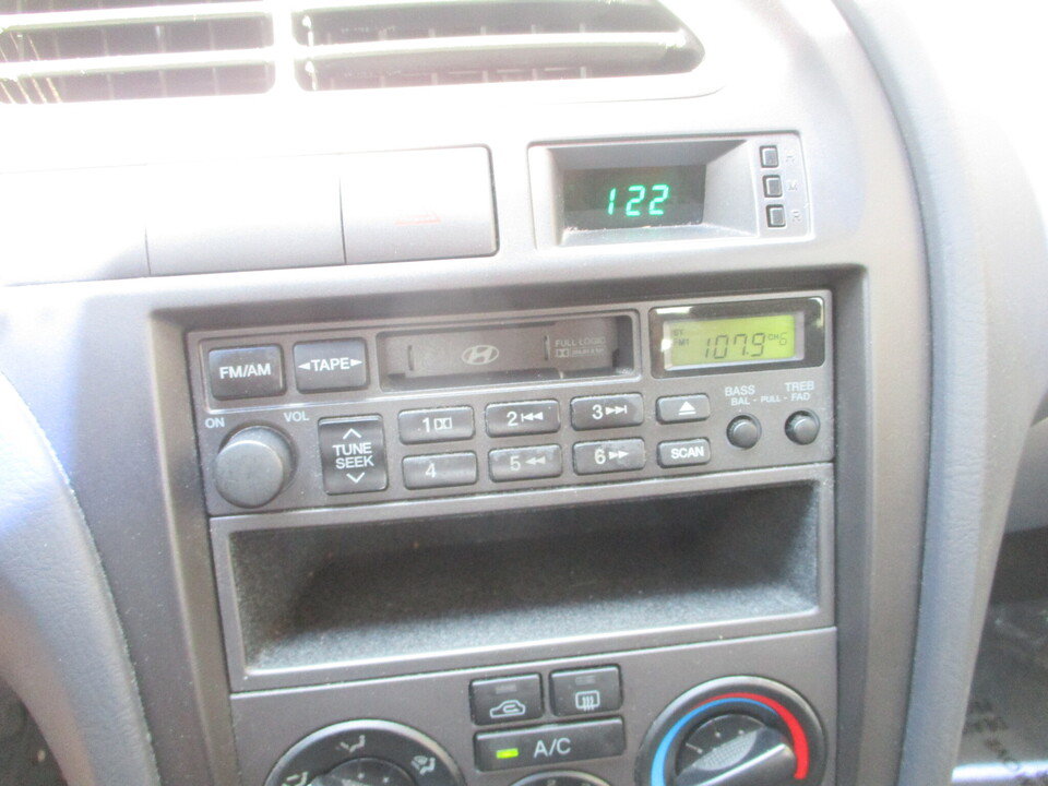 Used 2003 Hyundai Elantra GLS FWD image 30