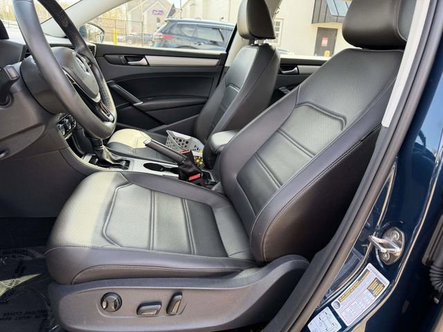 Used 2022 Volkswagen Passat 2.0T SE image 14