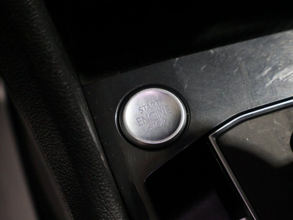 Used 2021 Volkswagen Tiguan SEL Premium R-Line image 30