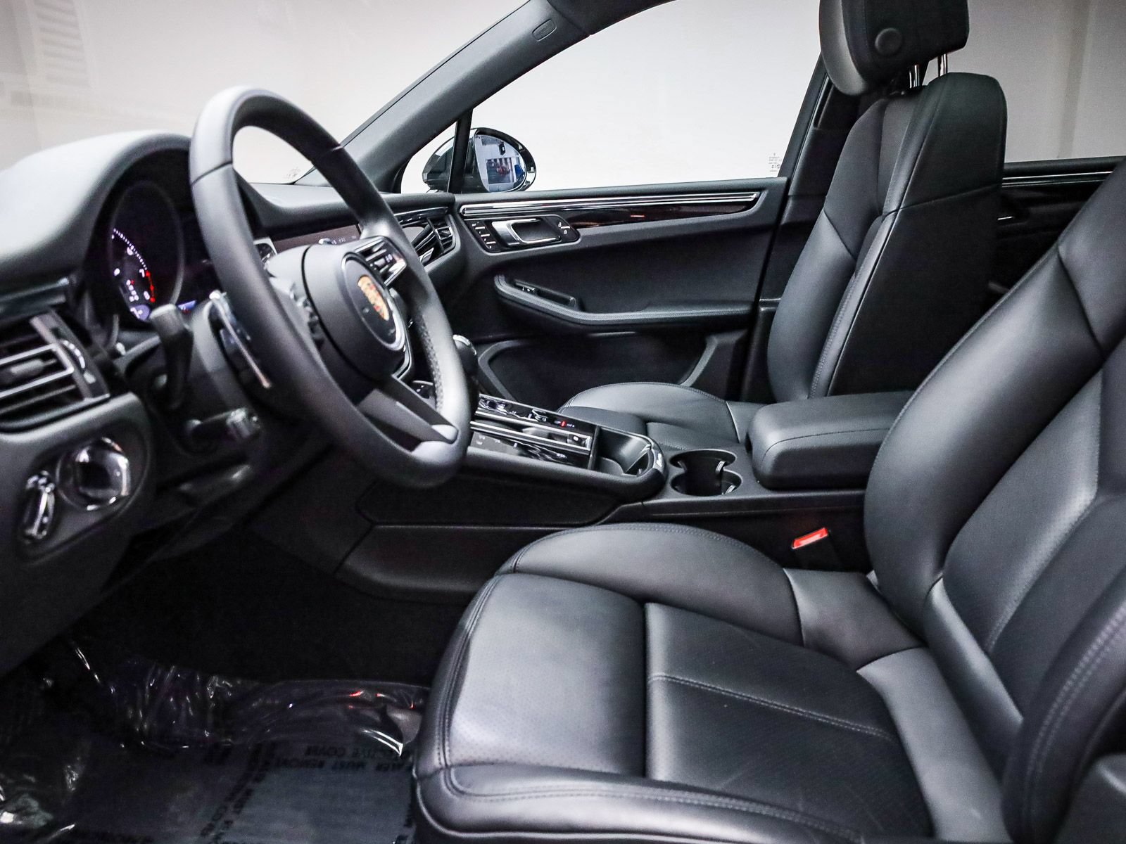 Certified 2026 Porsche Macan AWD/4WD image 19