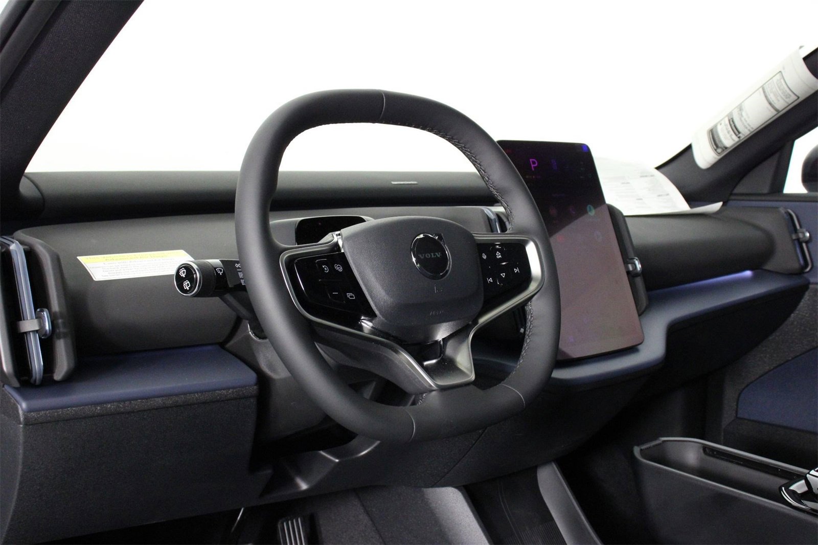 New 2025 Volvo EX30 Plus w/ Protection Package Premier image 8