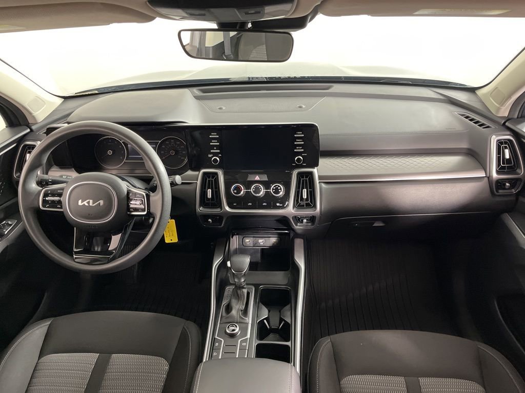 Used 2023 Kia Sorento LX image 16
