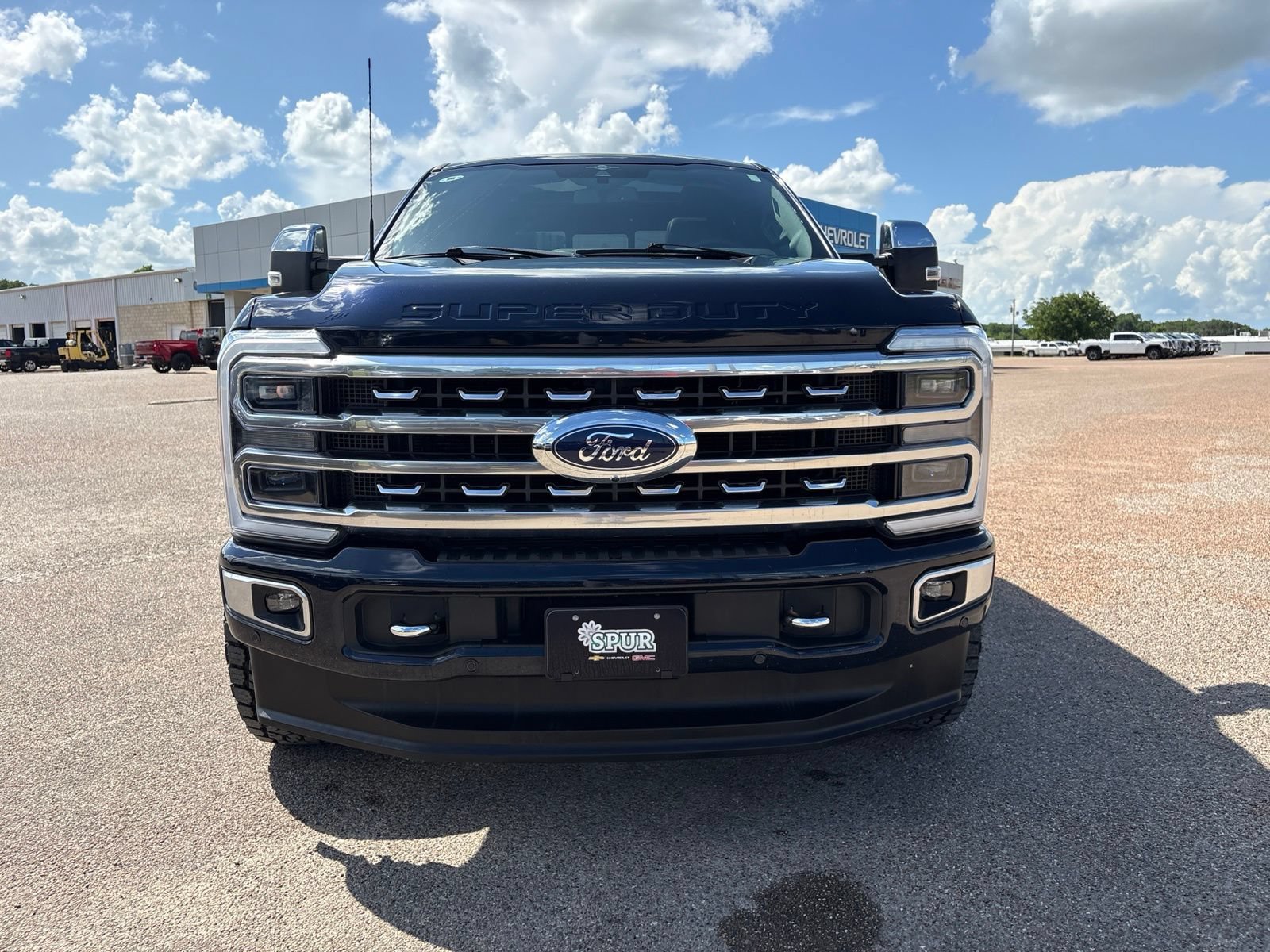 Used 2023 Ford F250 Platinum w/ FX4 Off-Road Package AWD/4WD image 9