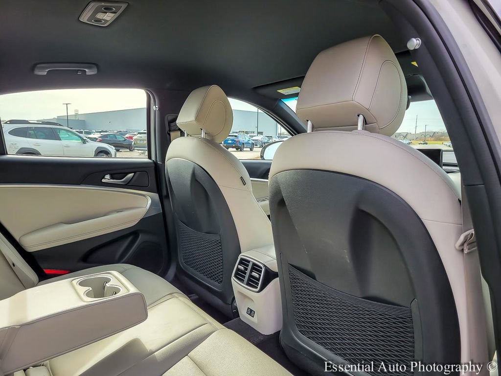 Used 2024 Genesis G70 2.5T image 28