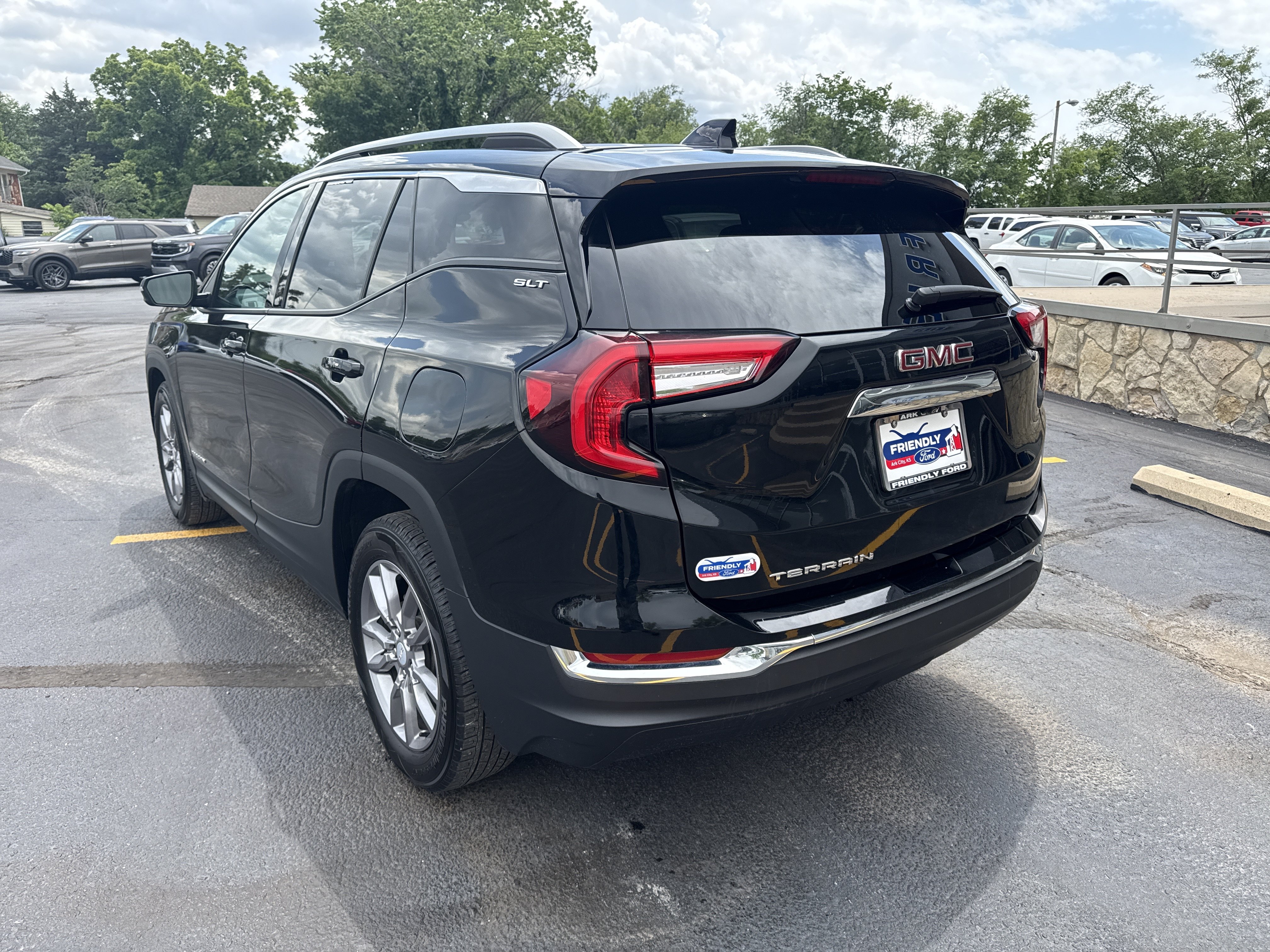 Used 2024 GMC Terrain SLT FWD image 7