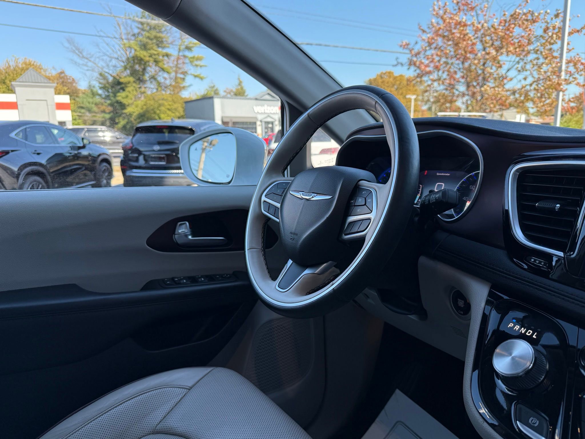 Used 2020 Chrysler Pacifica Limited image 20