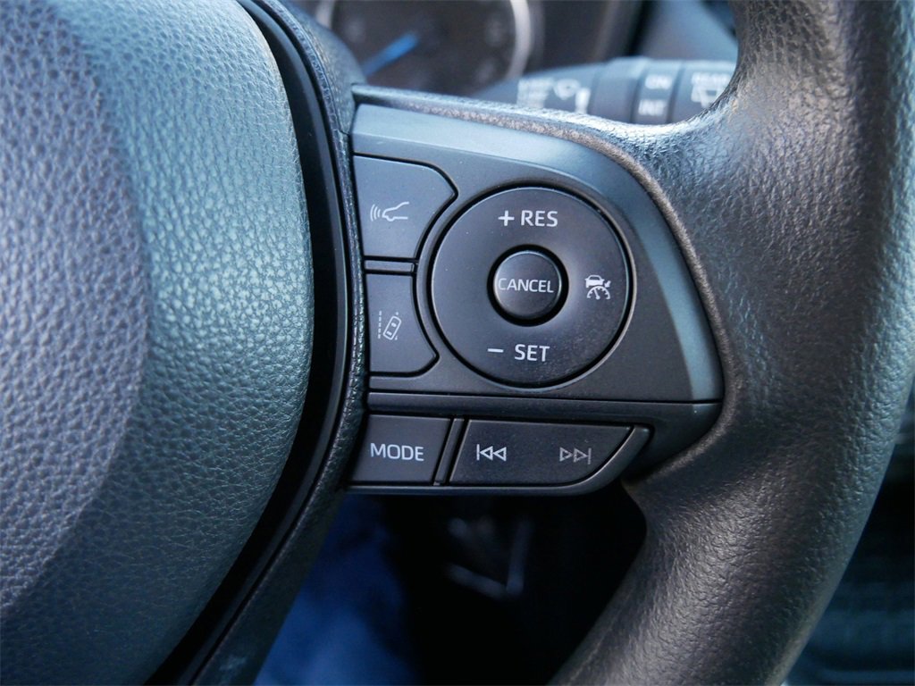 Used 2020 Toyota RAV4 XLE image 27