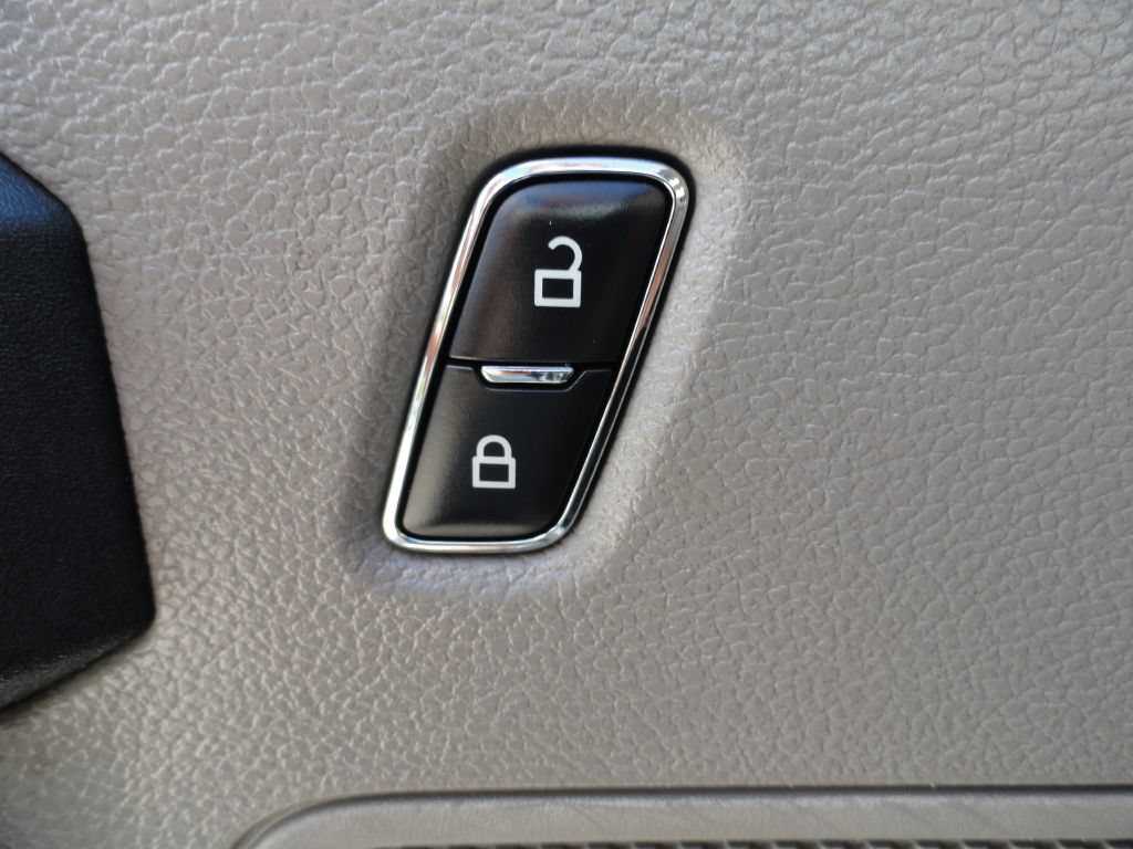 Used 2017 Ford F550 2WD Regular Cab Super Duty image 23