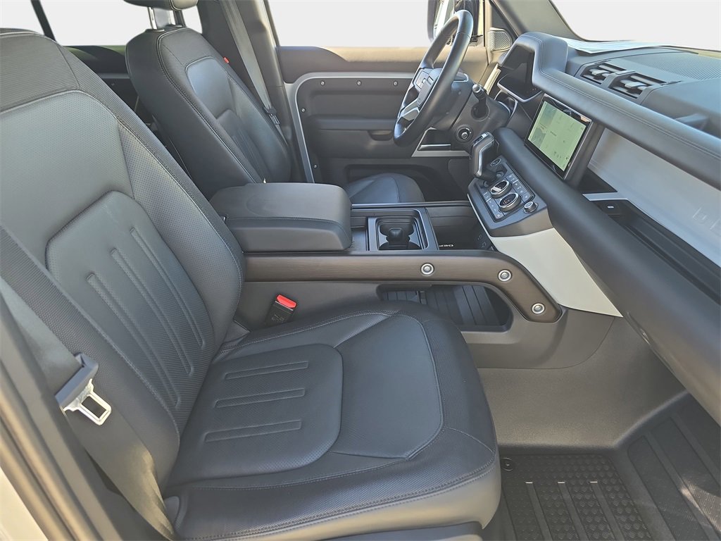 Certified 2021 Land Rover Defender 110 X-Dynamic HSE image 10