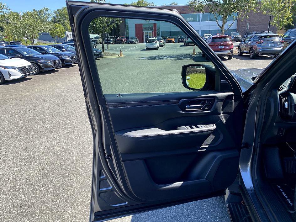 New 2026 Nissan Armada SL w/ Captain's Chari Seat Package image 17