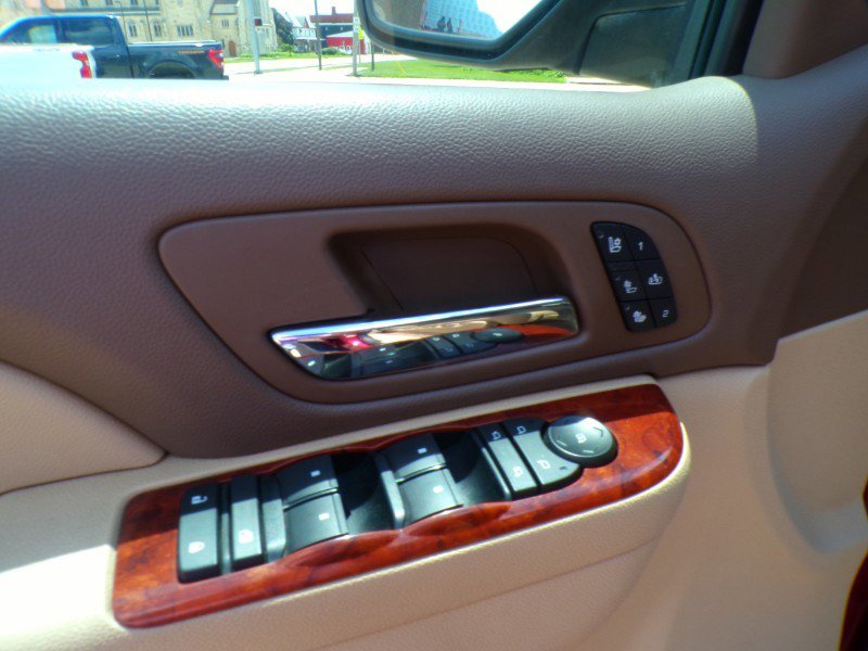 Used 2010 Chevrolet Suburban LTZ image 6