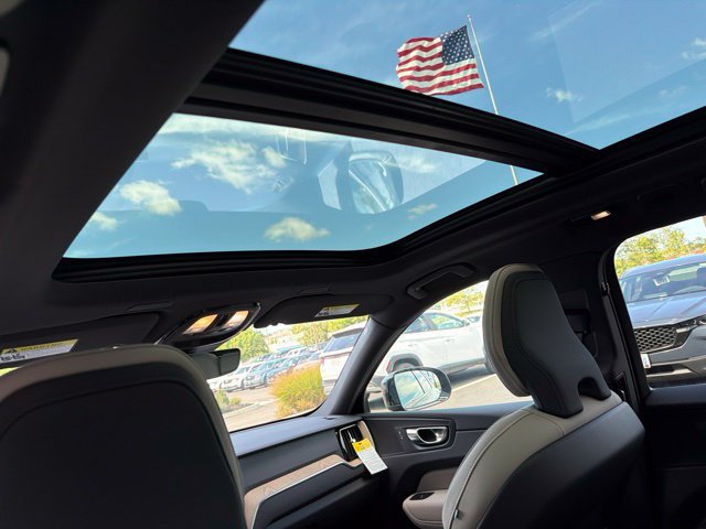 New 2027 Volvo XC60 B5 Core AWD/4WD image 9