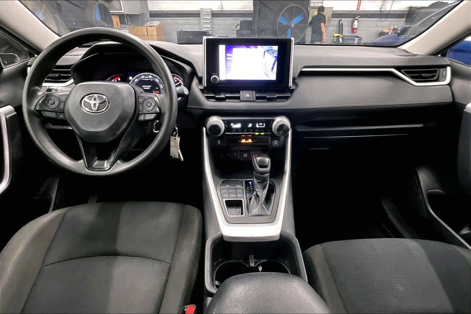 Used 2023 Toyota RAV4 LE AWD/4WD image 15