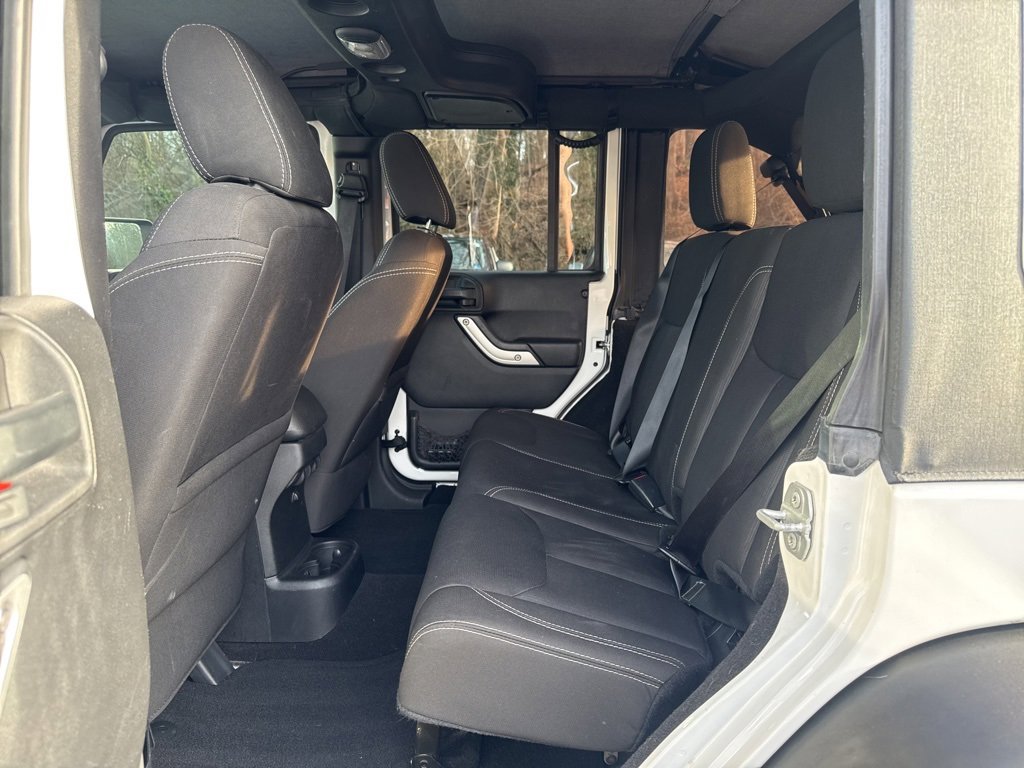 Used 2016 Jeep Wrangler Unlimited Rubicon w/ Connectivity Group image 12