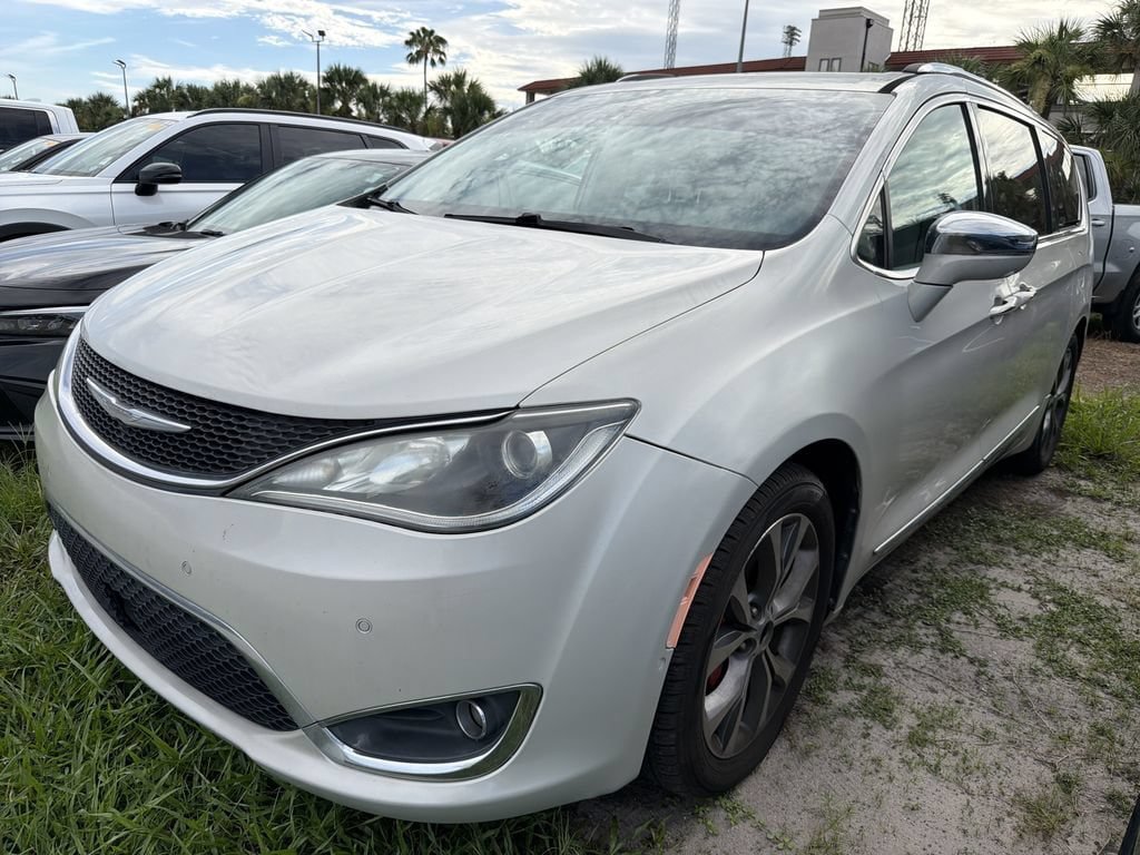 Used 2017 Chrysler Pacifica Limited FWD image 3