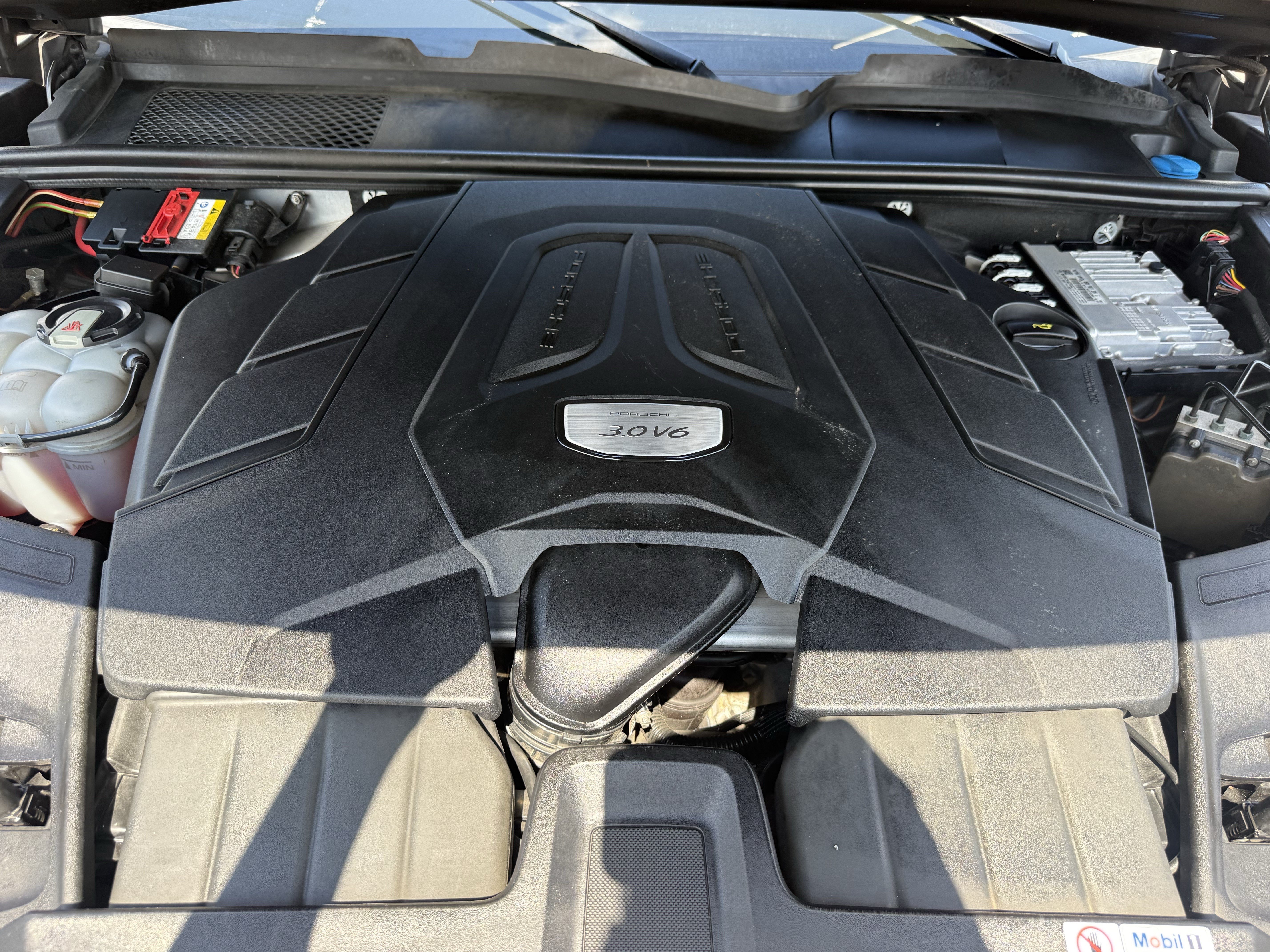 Used 2020 Porsche Cayenne AWD/4WD image 32