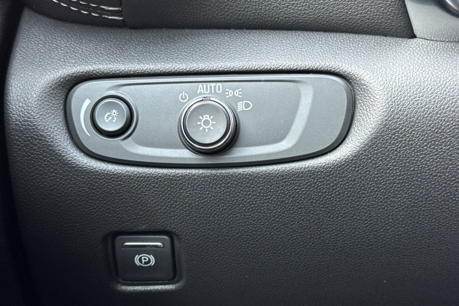 Certified 2025 Chevrolet Blazer LT w/ Sound & Technology Package image 32