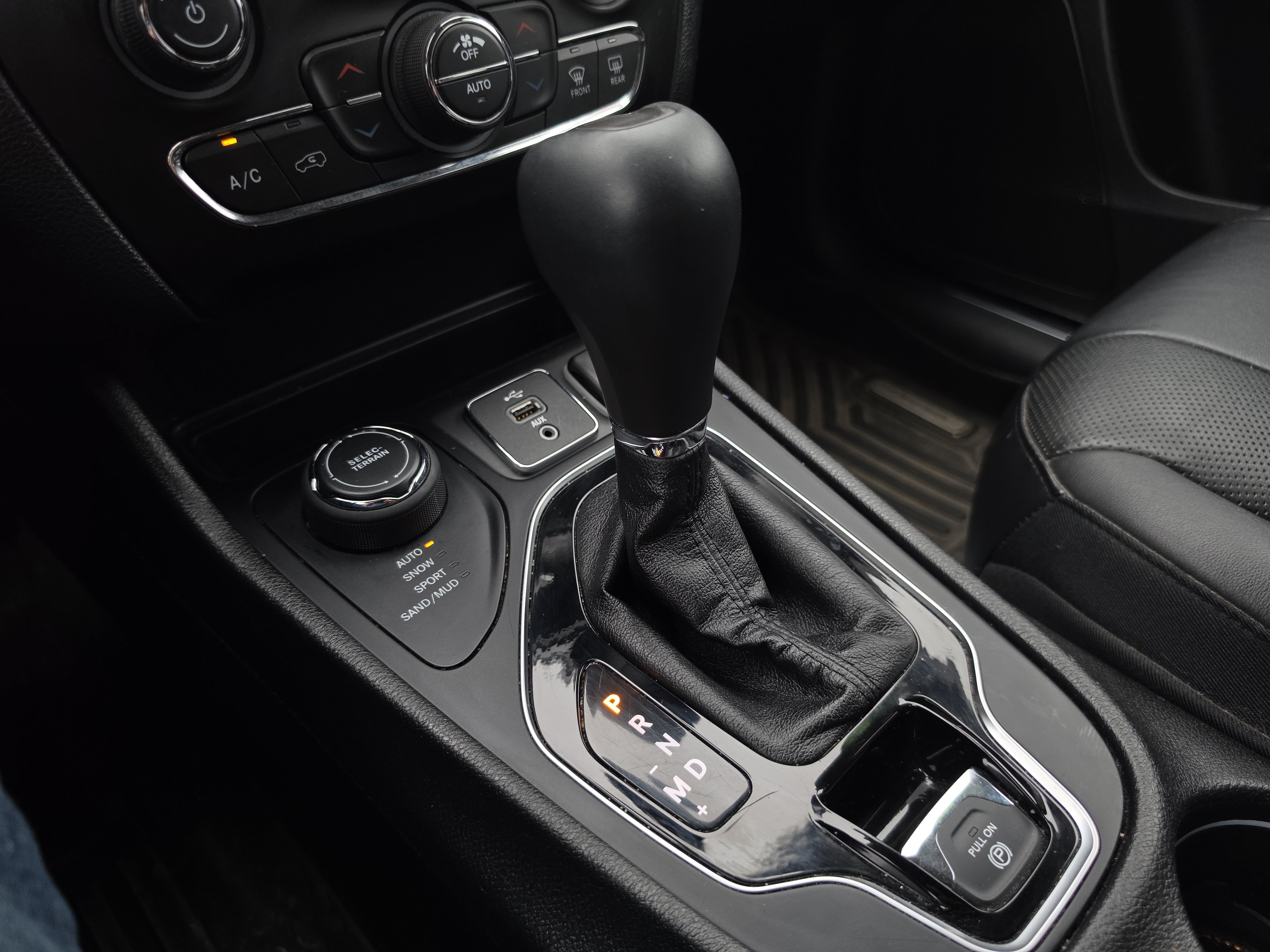 Used 2019 Jeep Cherokee Limited w/ Luxury Group AWD/4WD image 25