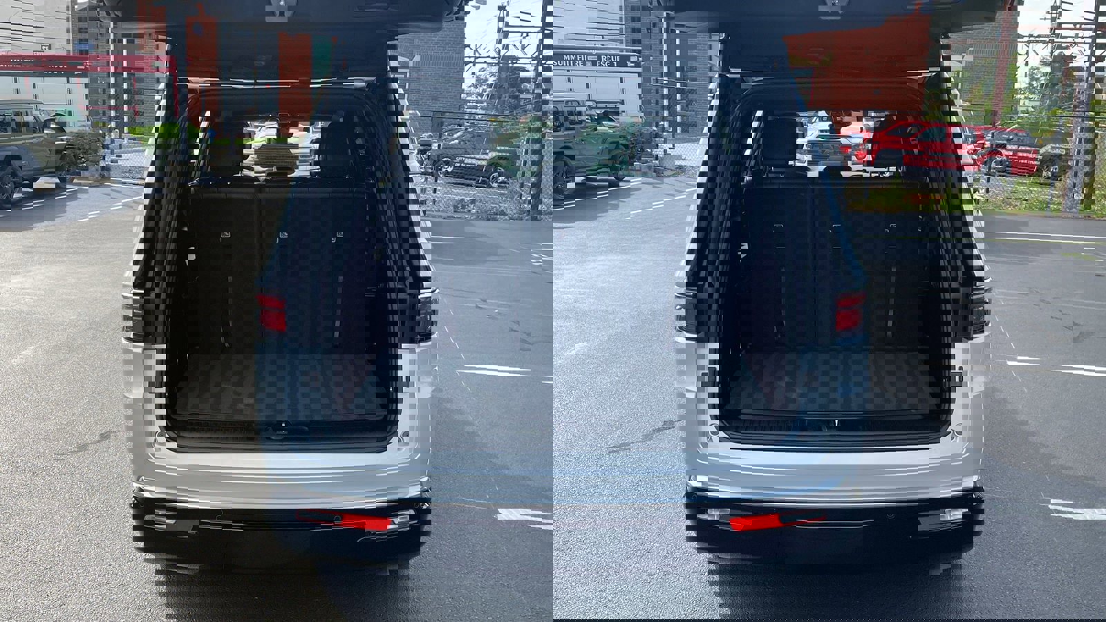 Used 2025 Jeep Wagoneer 4WD w/ Premium Group I image 27