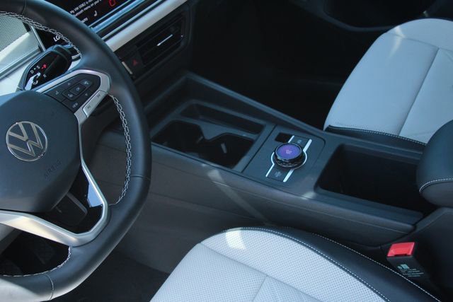 Certified 2025 Volkswagen Tiguan SE image 10