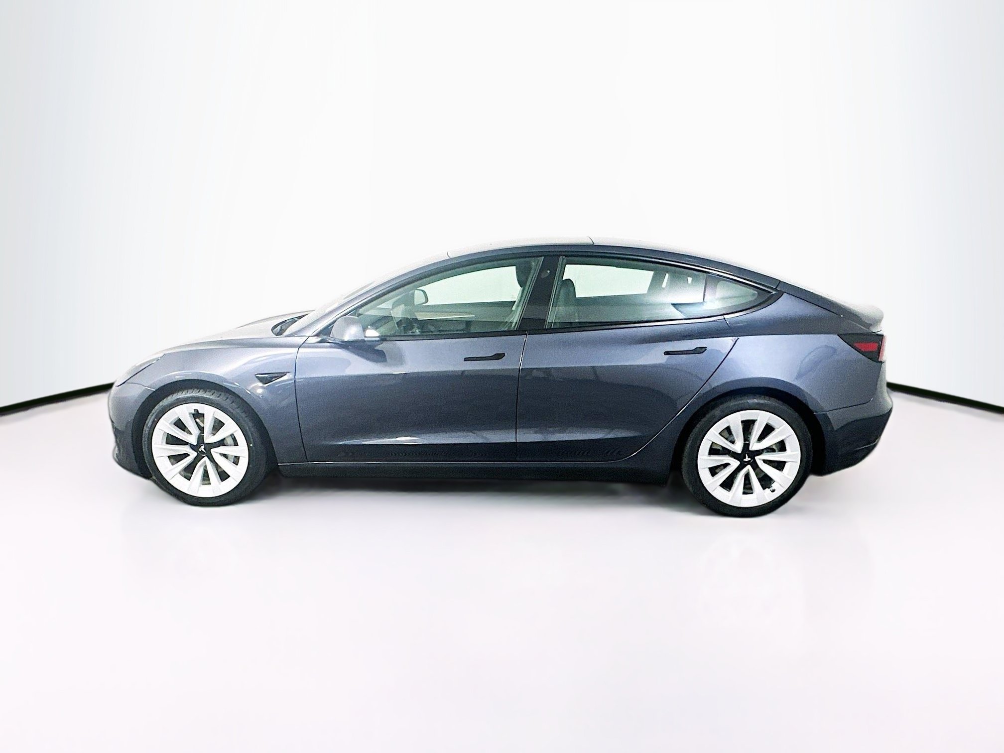 Used 2021 Tesla Model 3 Standard Range Plus RWD image 4