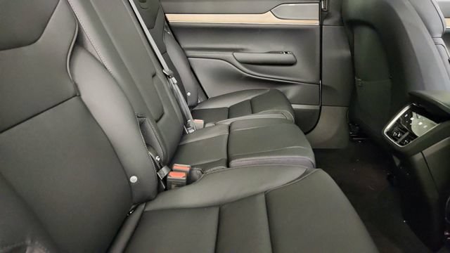 New 2026 Volvo EX90 Plus AWD/4WD image 34
