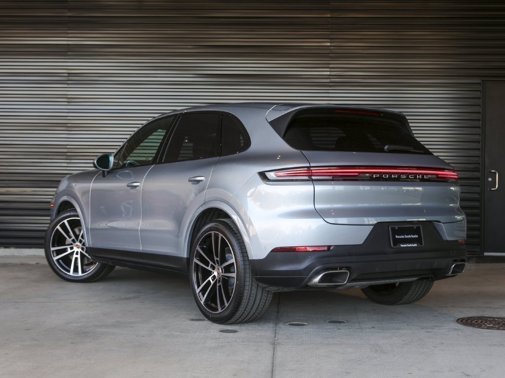 Certified 2026 Porsche Cayenne AWD/4WD image 3