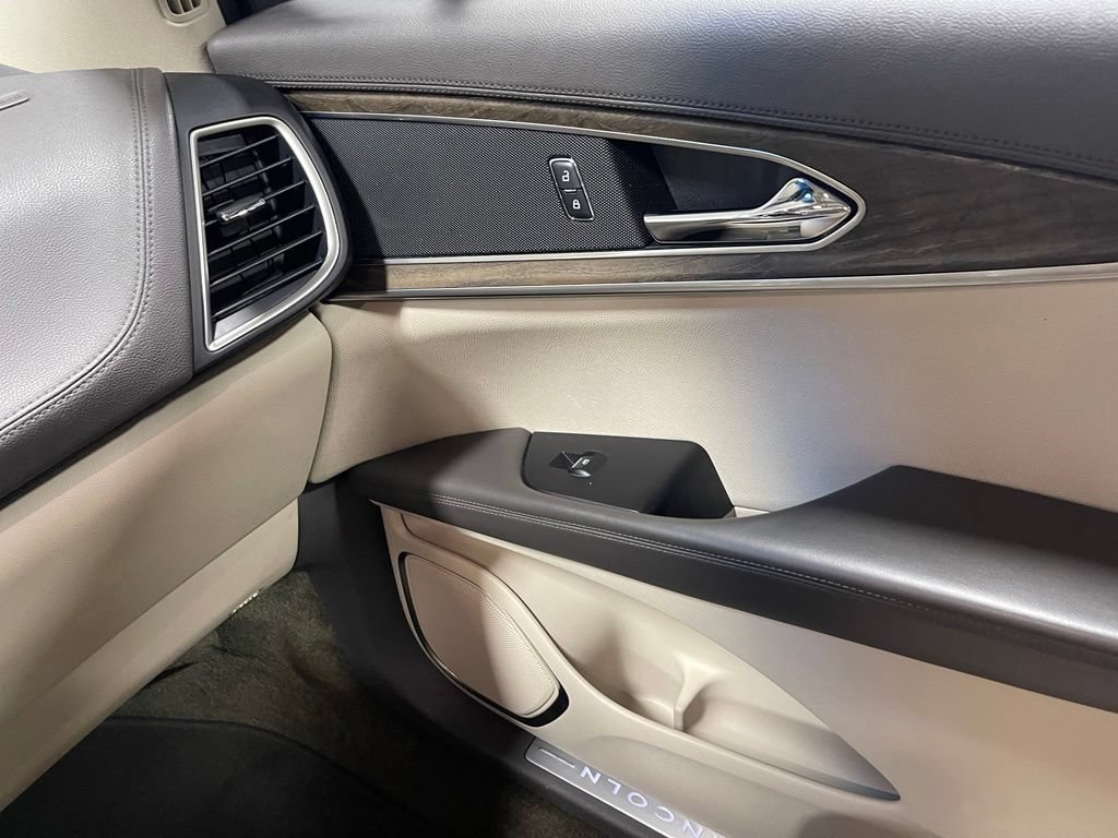 Used 2017 Lincoln MKX Reserve w/ Driver Assistance Package AWD/4WD image 27