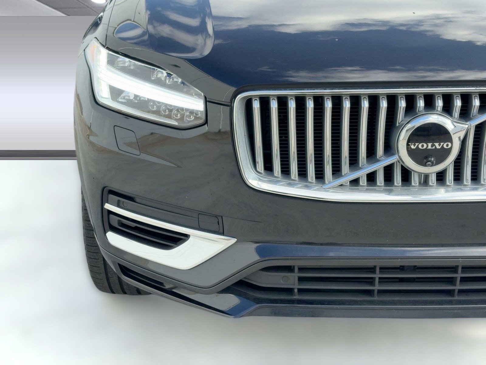 Certified 2024 Volvo XC90 T8 Ultimate w/ Protection Package Premier image 10