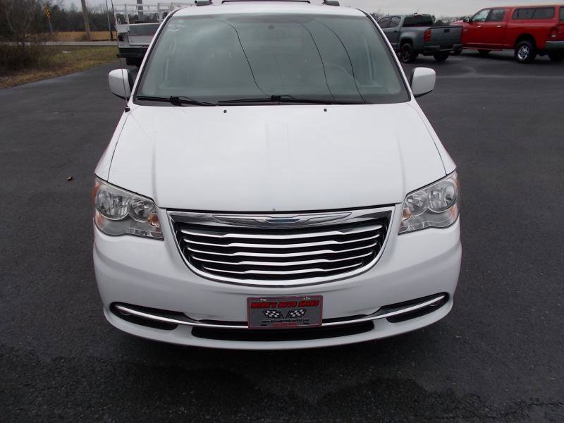 Used 2016 Chrysler Town & Country Touring image 9