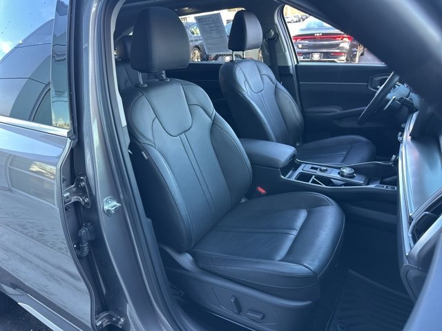 Used 2025 Kia Sorento EX w/ EX Panoramic Sunroof Package image 37