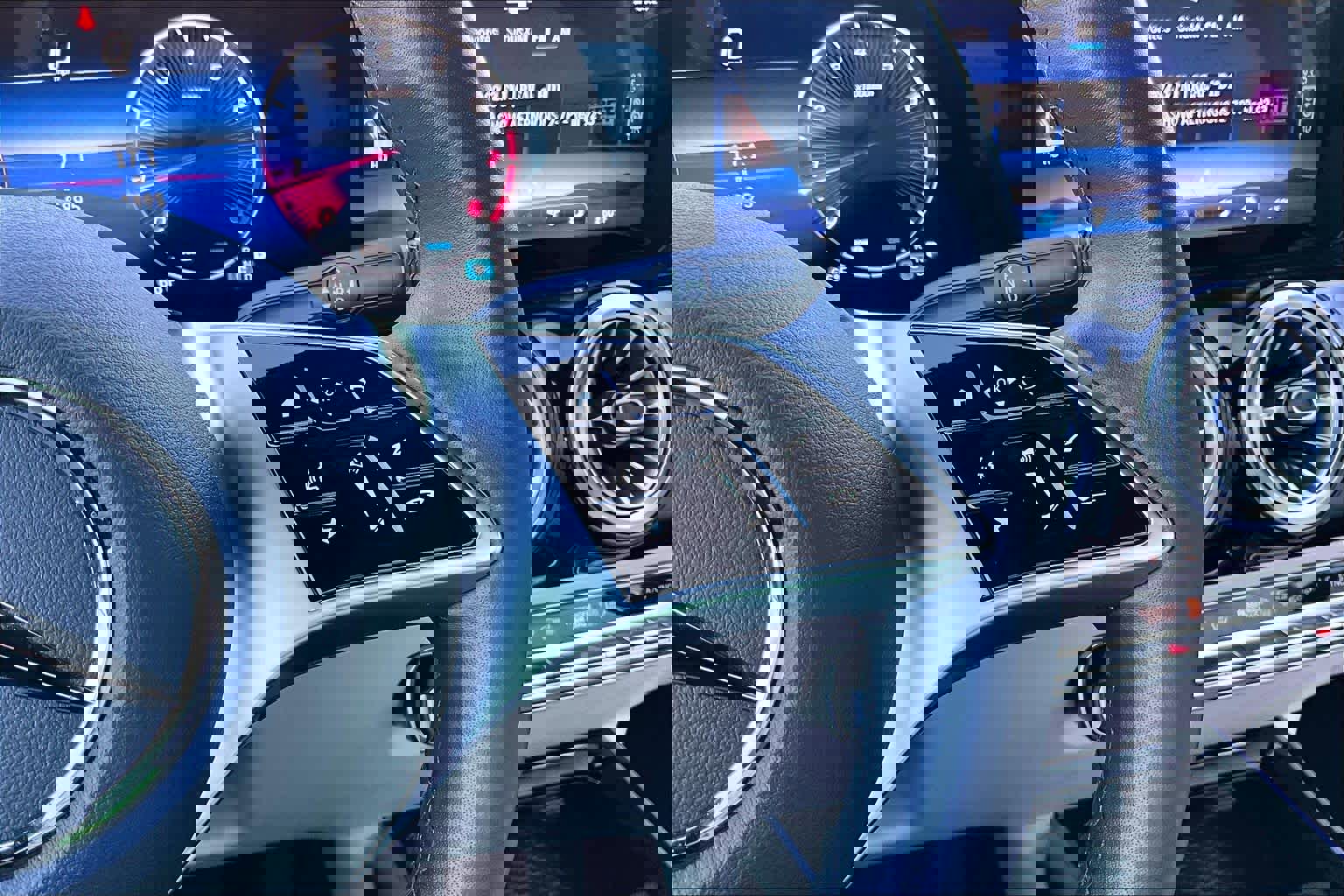 Used 2025 Mercedes-Benz GLA 250 image 24