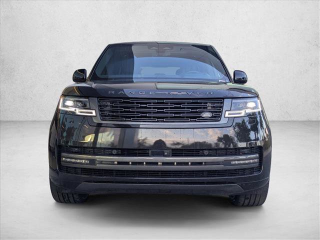 Used 2025 Land Rover Range Rover SE AWD/4WD image 2