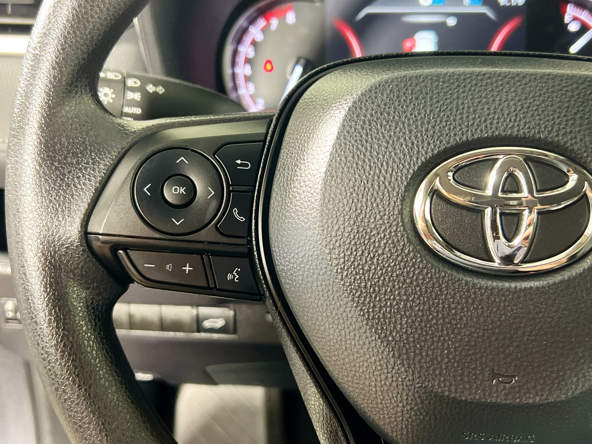 Used 2025 Toyota RAV4 XLE w/ Convenience Package FWD image 18