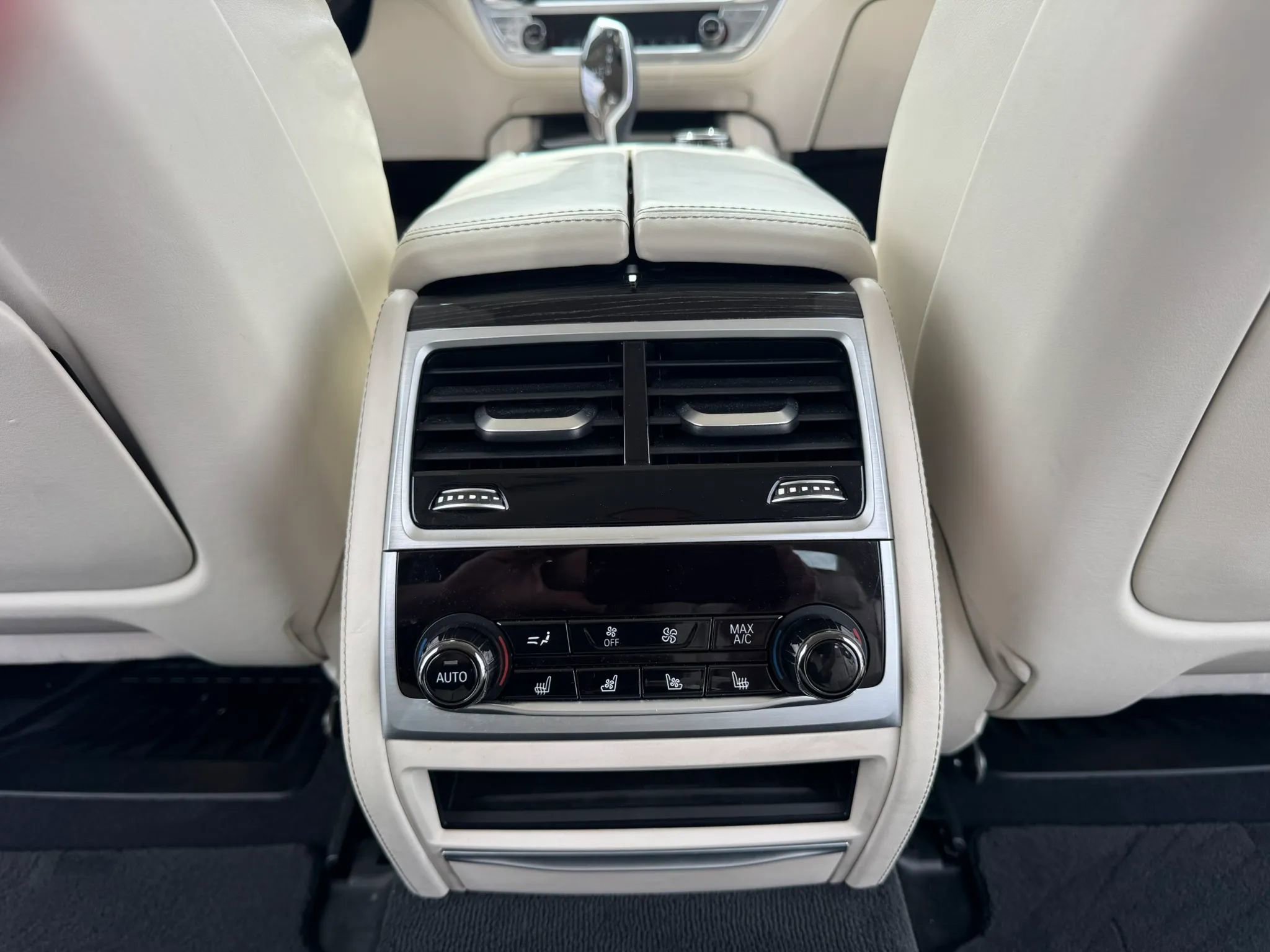 Used 2016 BMW 750i RWD image 17